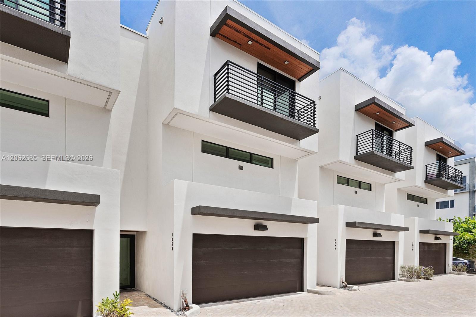 1054 N Victoria Park Rd, Fort Lauderdale FL 33304