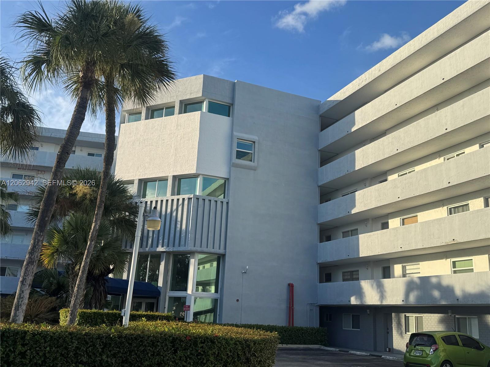 4000 NE 170th St # 606, North Miami Beach FL 33160