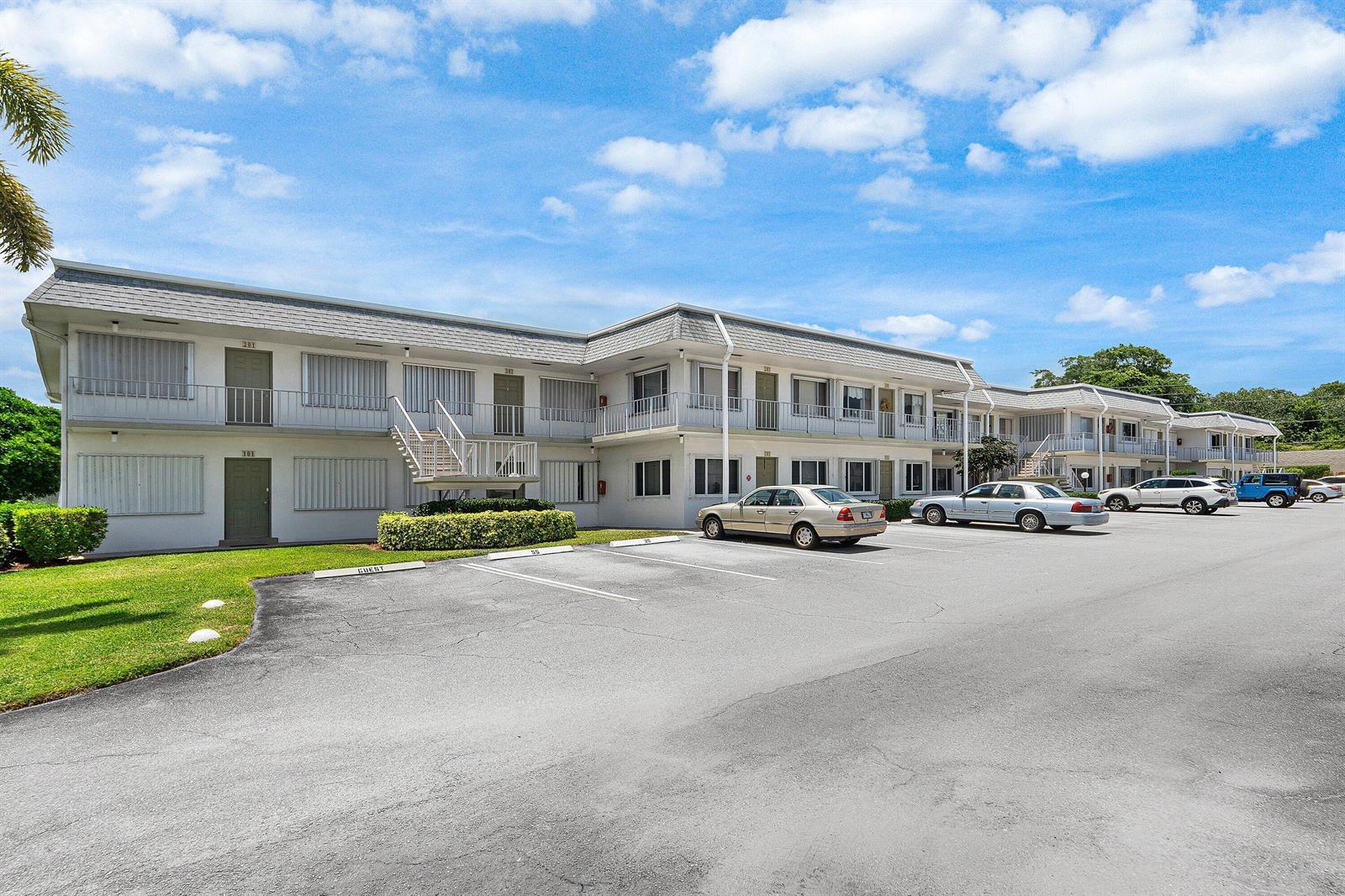 3160 LAKE OSBORNE Drive Unit 206, FL 33461