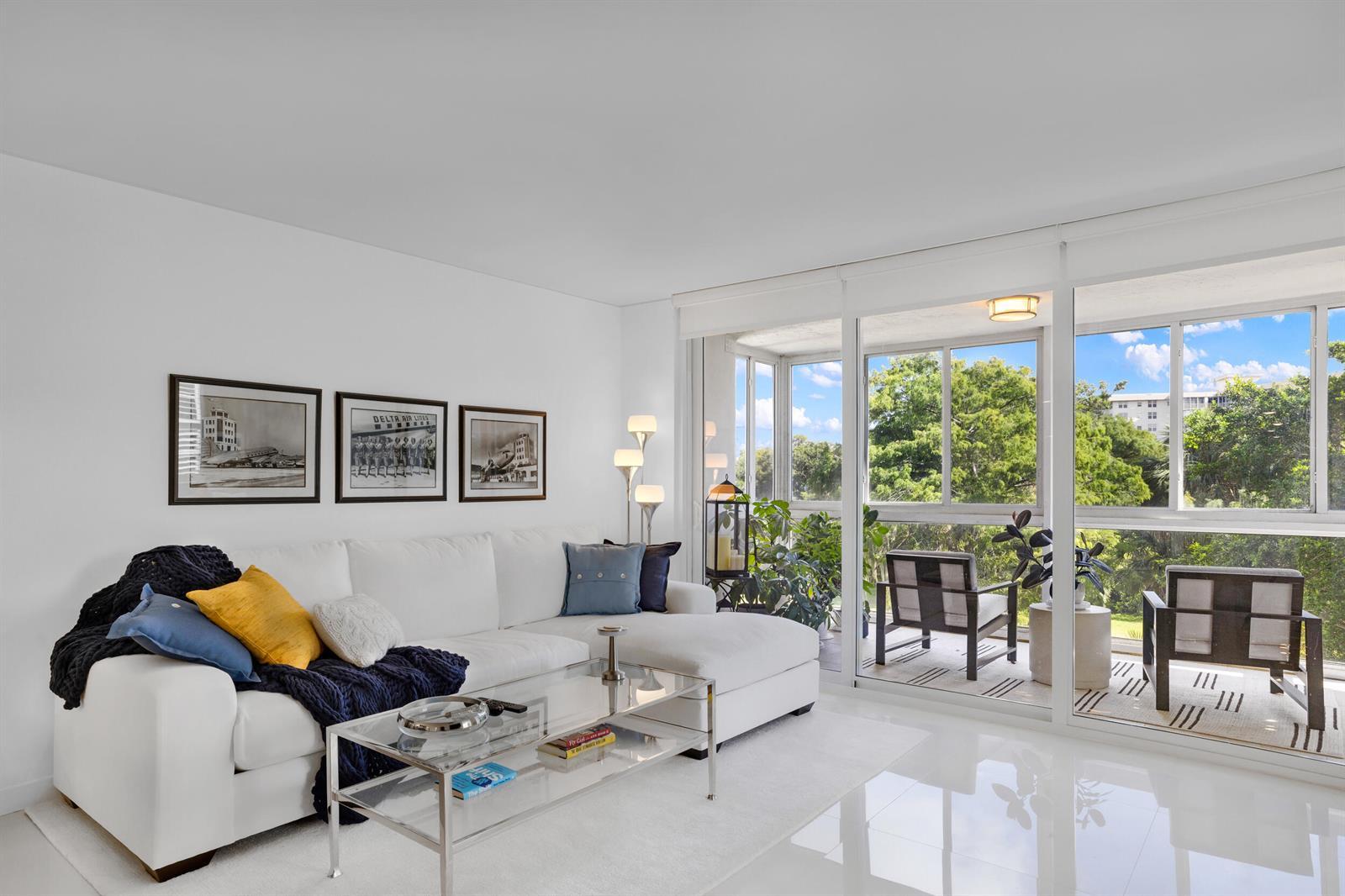 3930 OAKS CLUBHOUSE Drive # 401, Pompano Beach FL 33069
