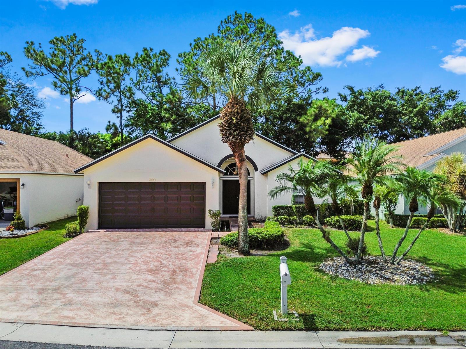 320 Hammocks Trail, FL 33413