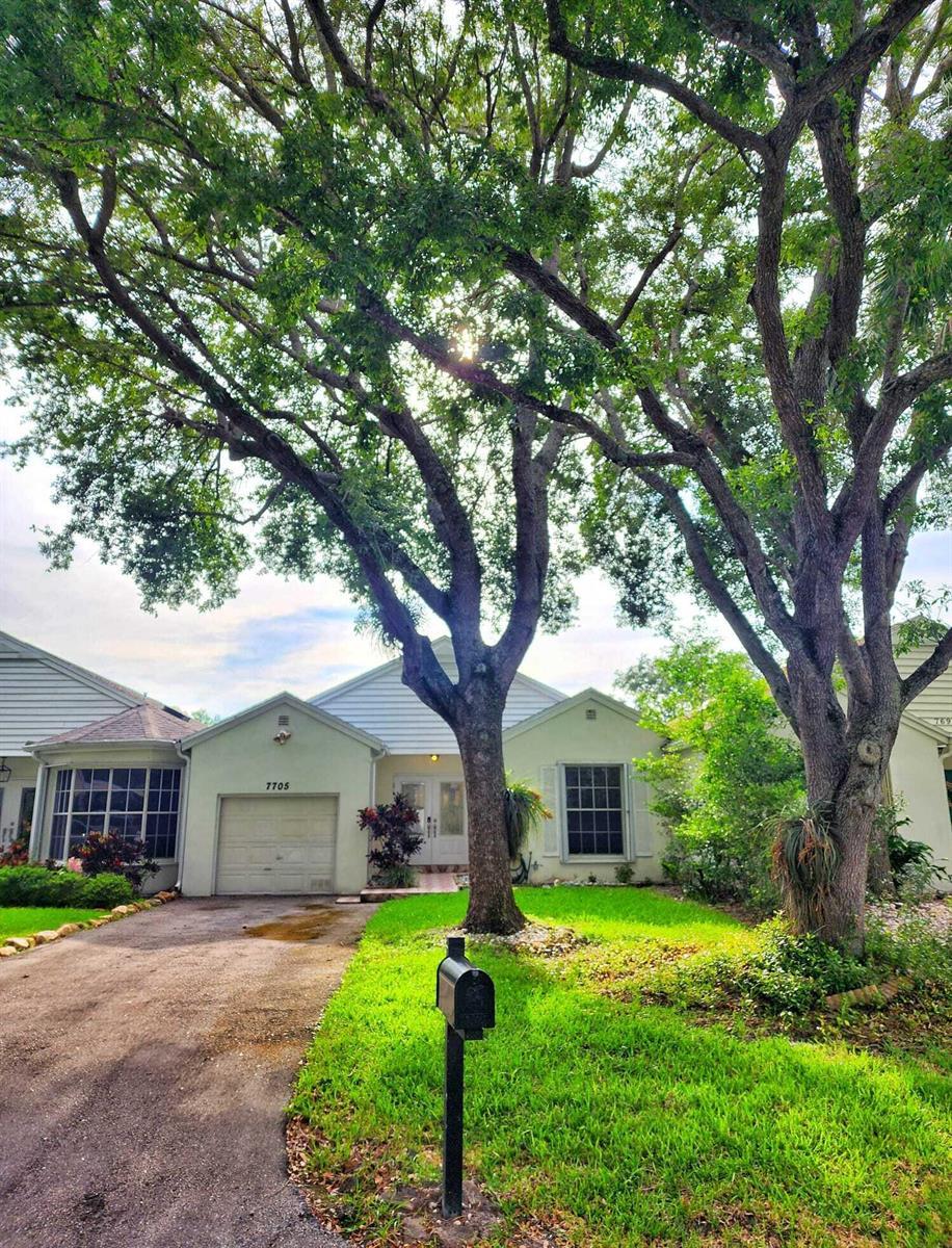 7705 FOREST GREEN Lane, Boynton Beach FL 33436