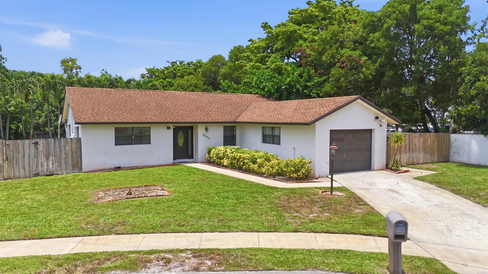 7085 Hyatt Avenue, Lantana FL 33462