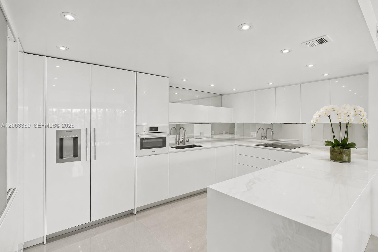 155 Ocean Lane Dr # 208, Key Biscayne FL 33149