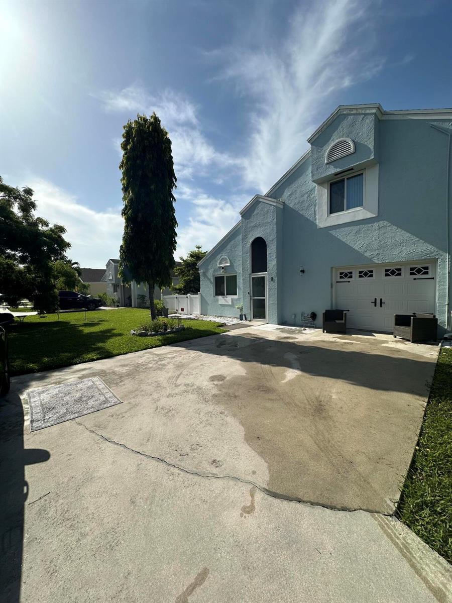 8 ELTON Place, Boynton Beach FL 33426