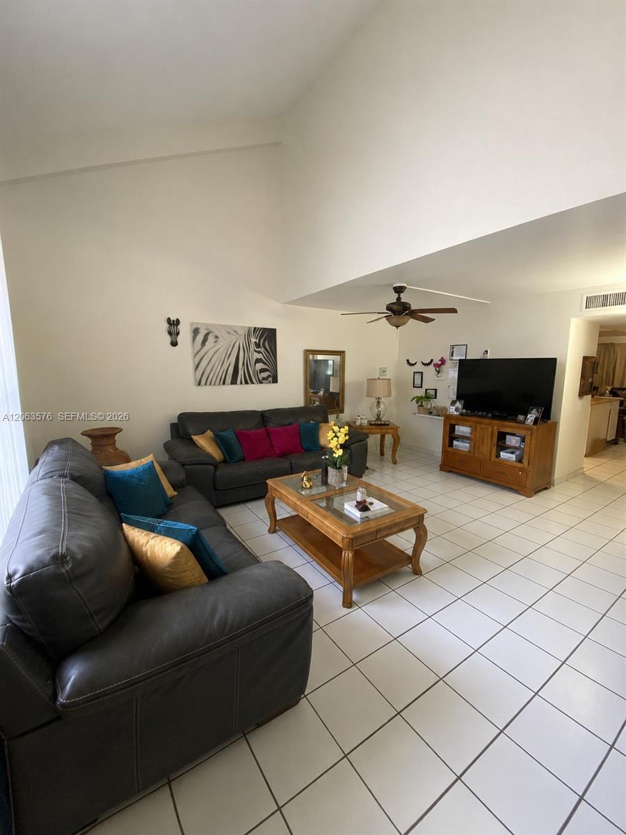 633 N University Dr # 14, Plantation FL 33324