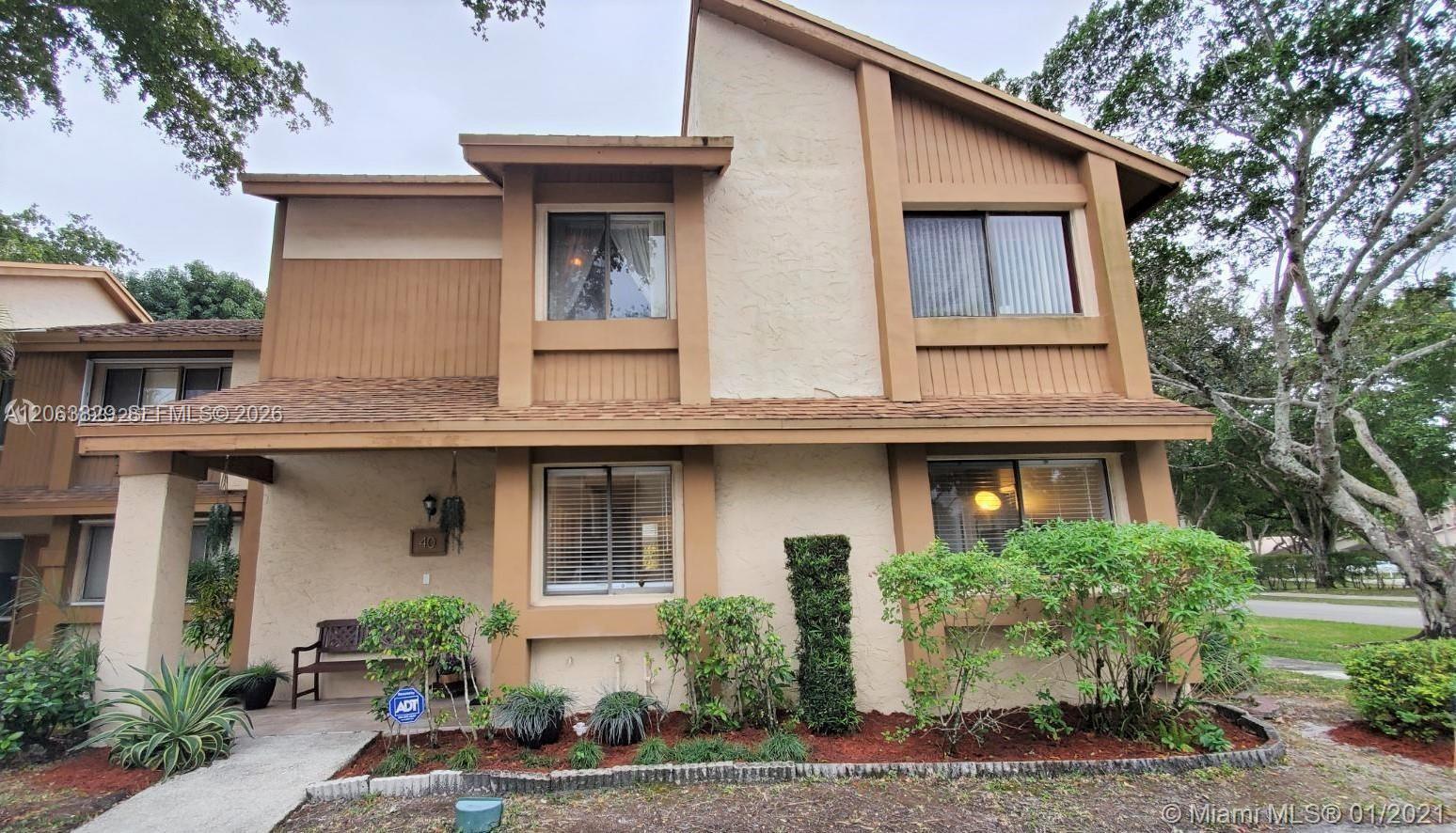 40 Wimbledon Lake Dr # 216, Plantation FL 33324