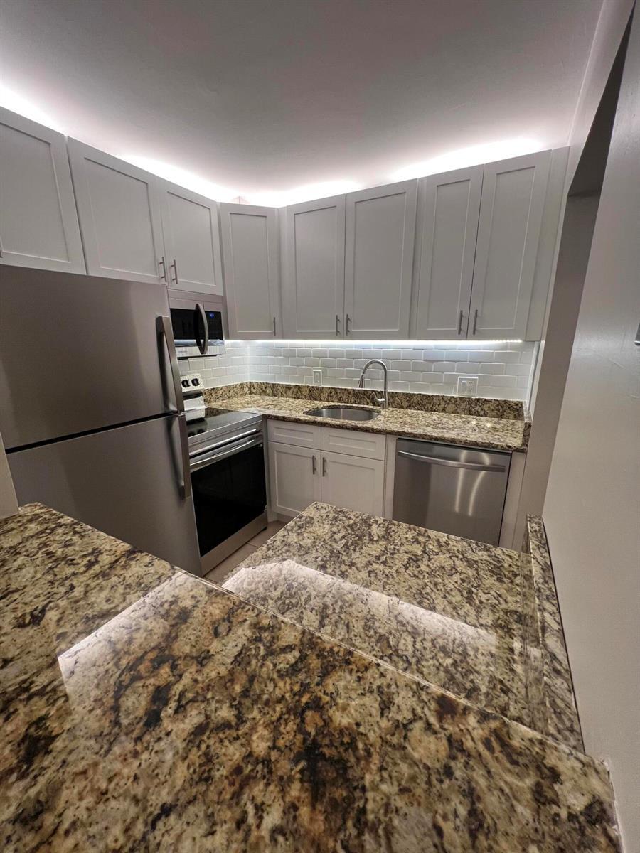 31 WESTBURY B Circle # 31, Deerfield Beach FL 33442