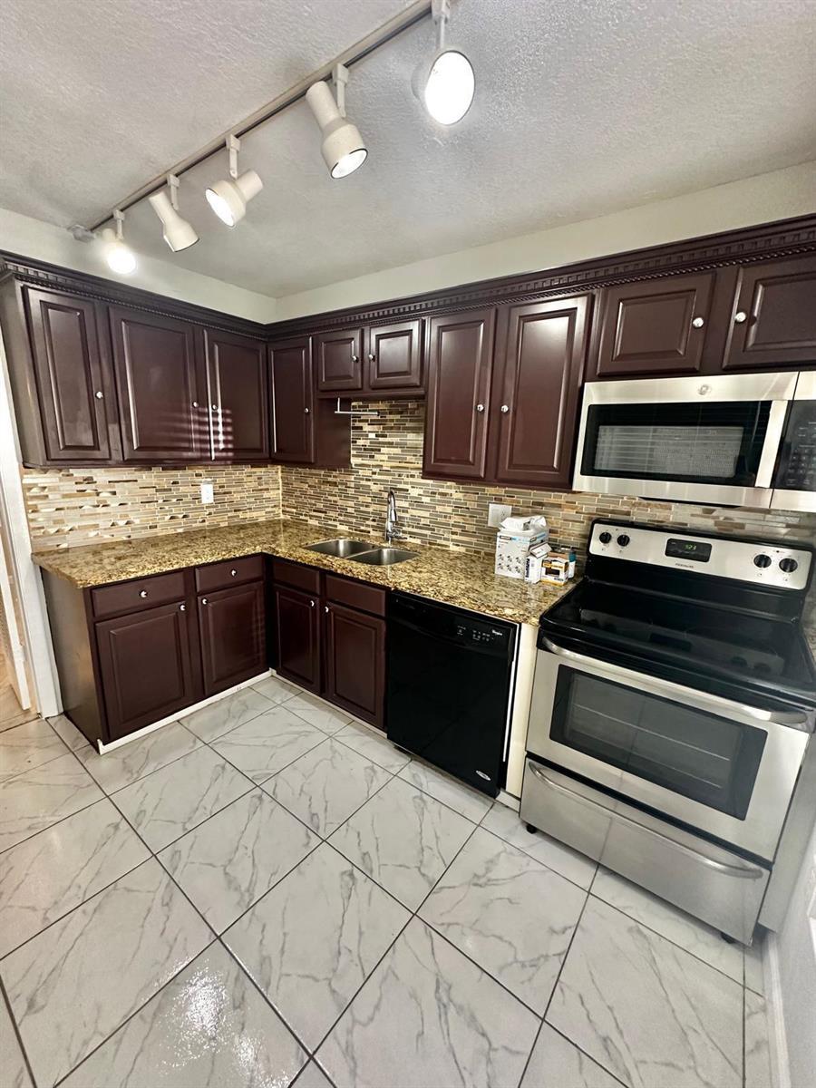 4158 Inverrary Drive # 202, Lauderhill FL 33319