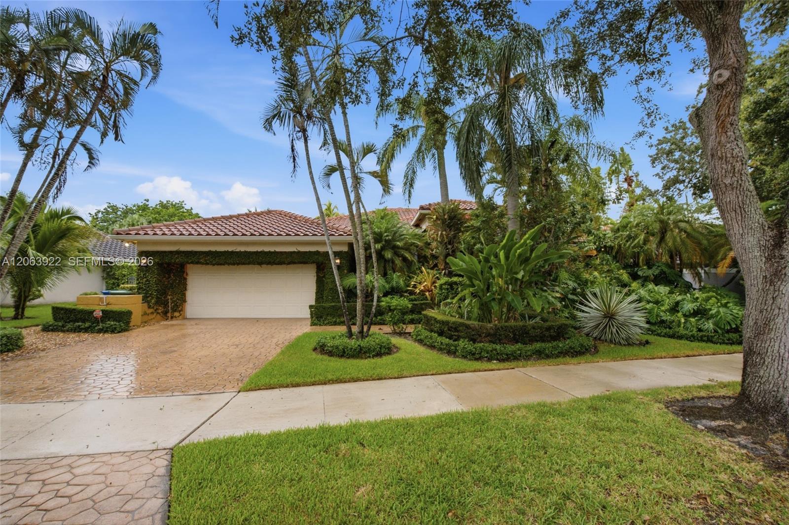 1028 Creekford Dr, Weston FL 33326