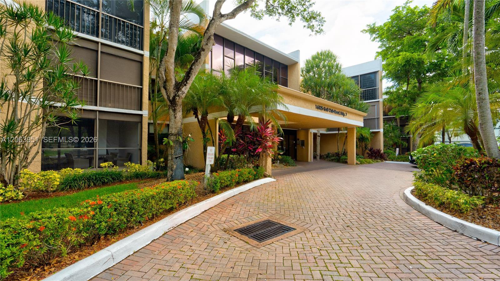 16325 Golf Club Rd # 101, Weston FL 33326