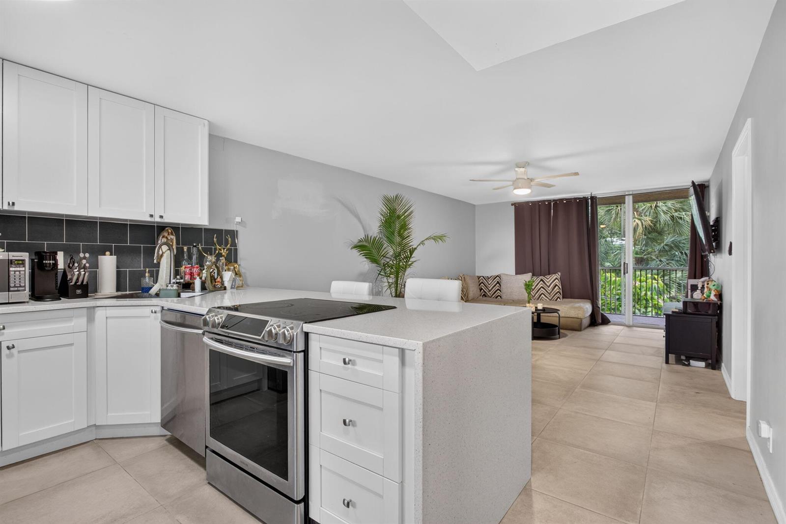 3301 NW 47th Terrace # 308, Lauderdale Lakes FL 33319