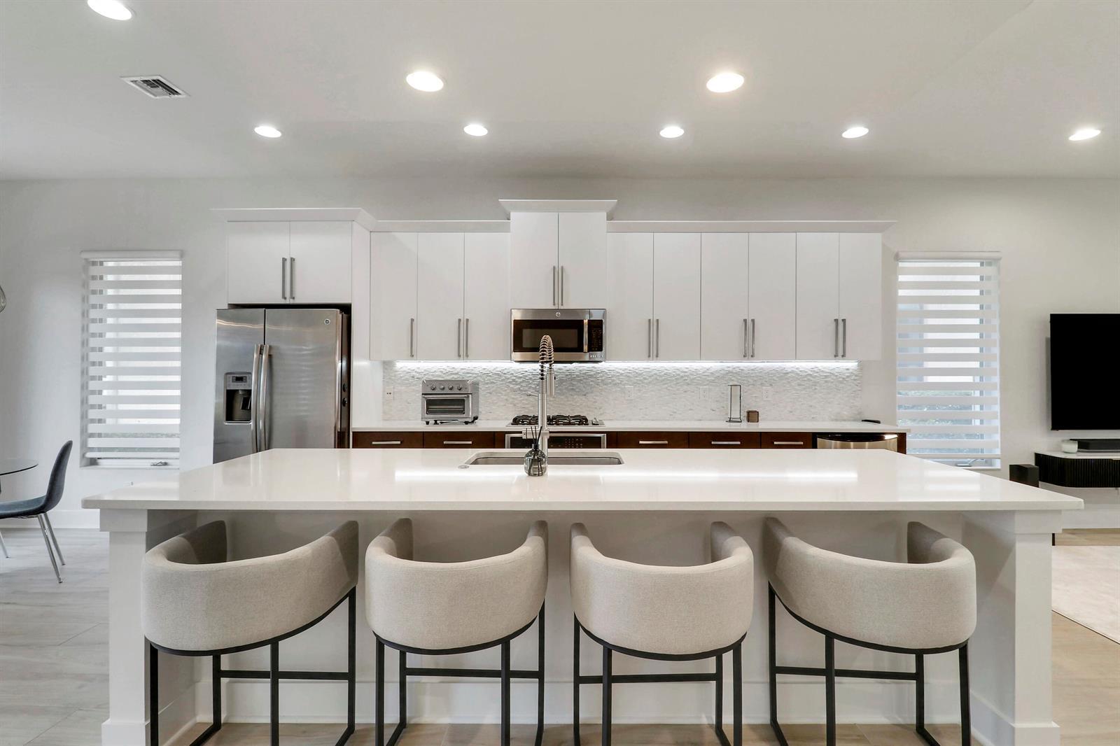 5029 GRANDIFLORA Road, Palm Beach Gardens FL 33418