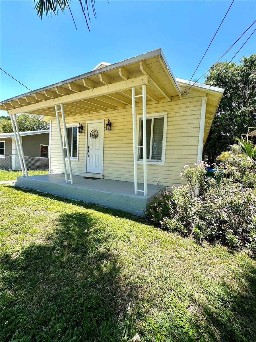 3611 OAK AV, Miami FL 33133