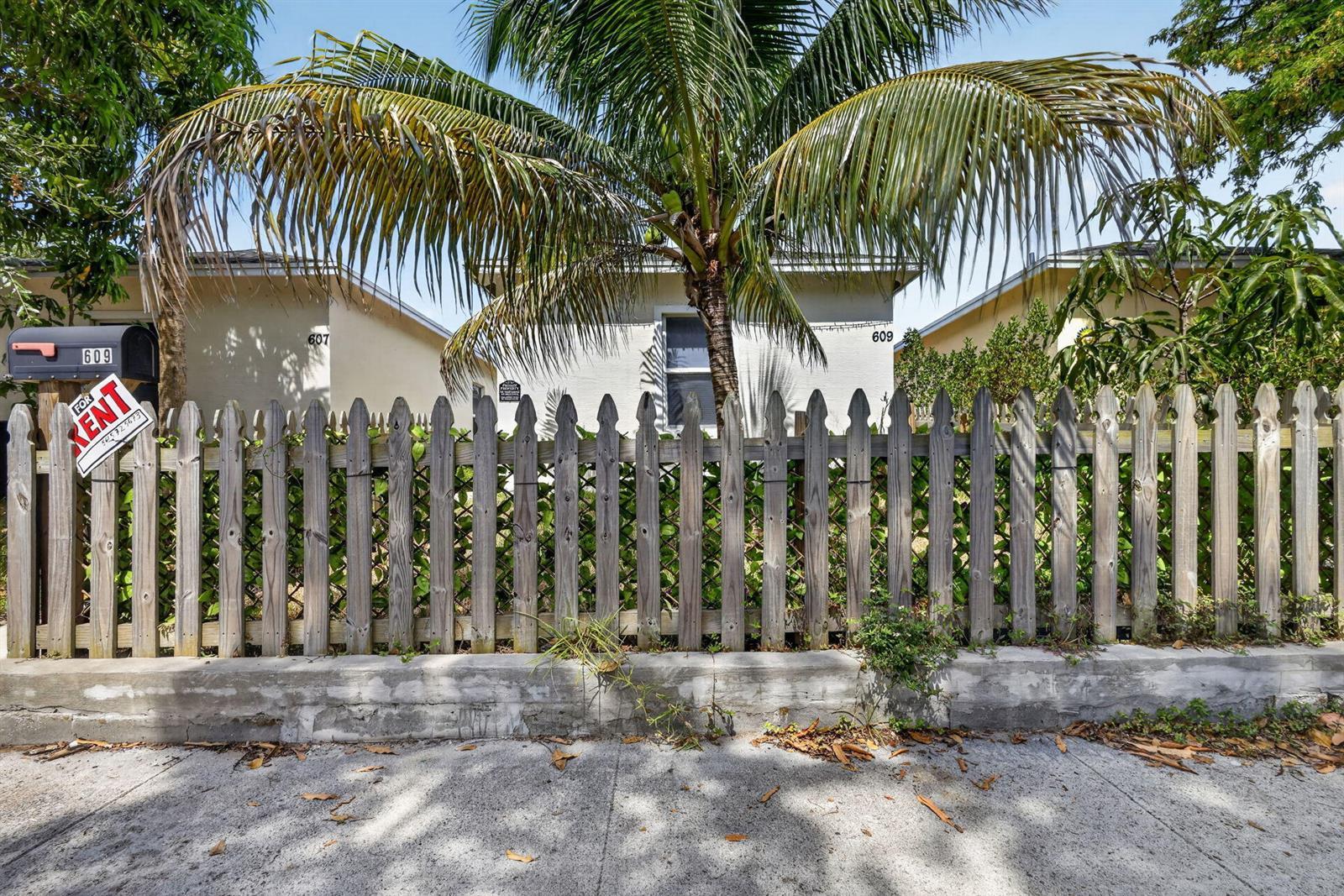 609 N F Street N, Lake Worth FL 33460