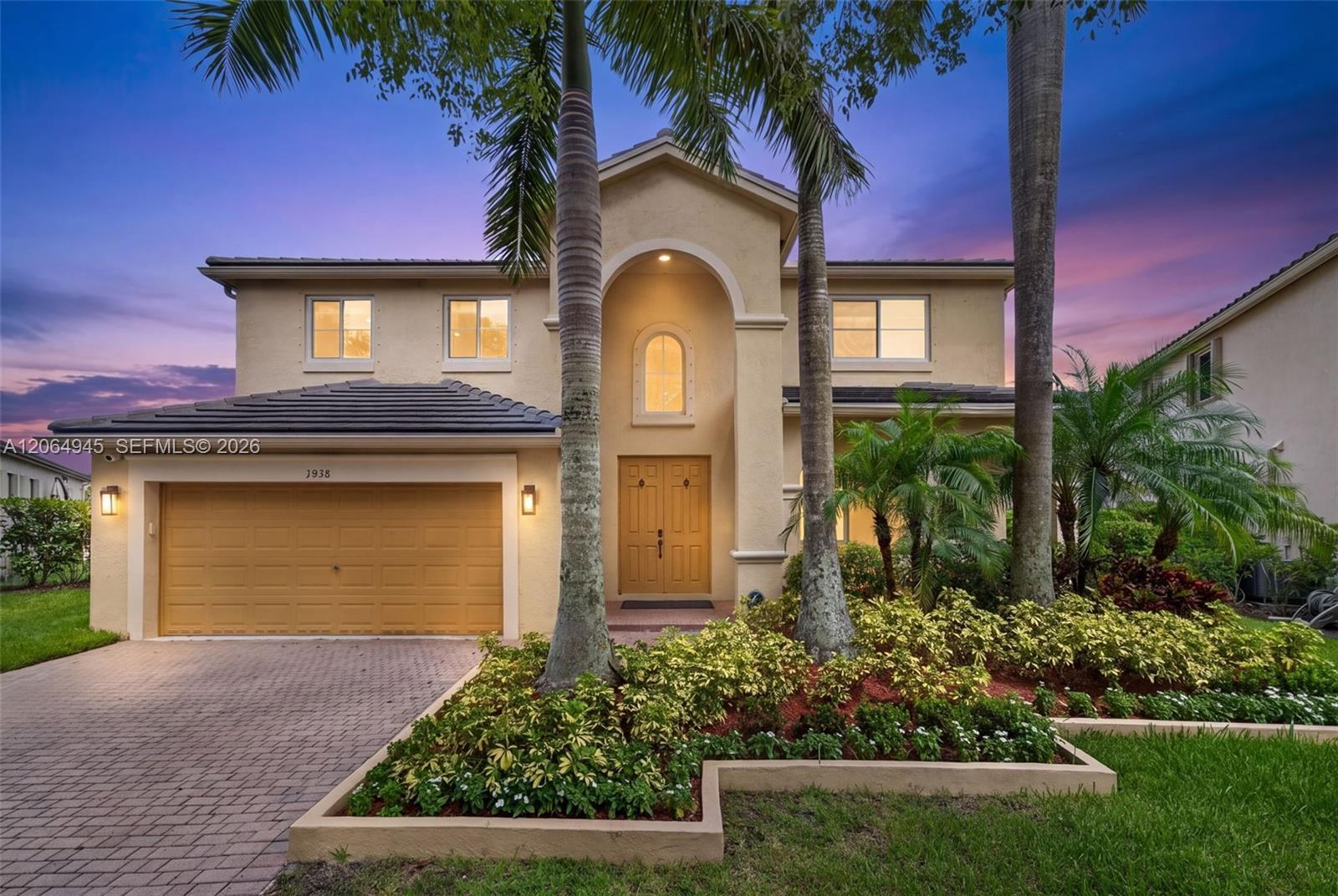 1038 NW Lavender Cir, Weston FL 33327