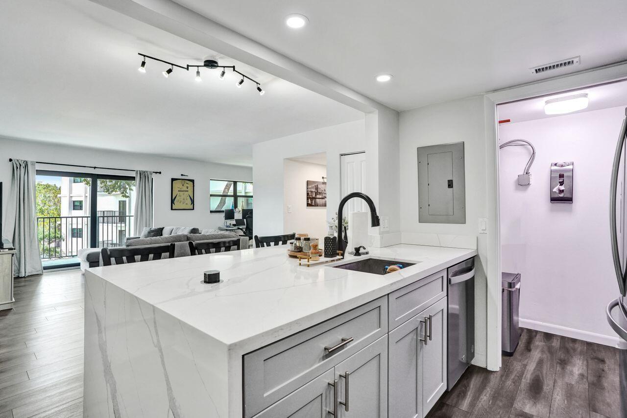 1000 RIVER REACH Drive # 321, Fort Lauderdale FL 33315