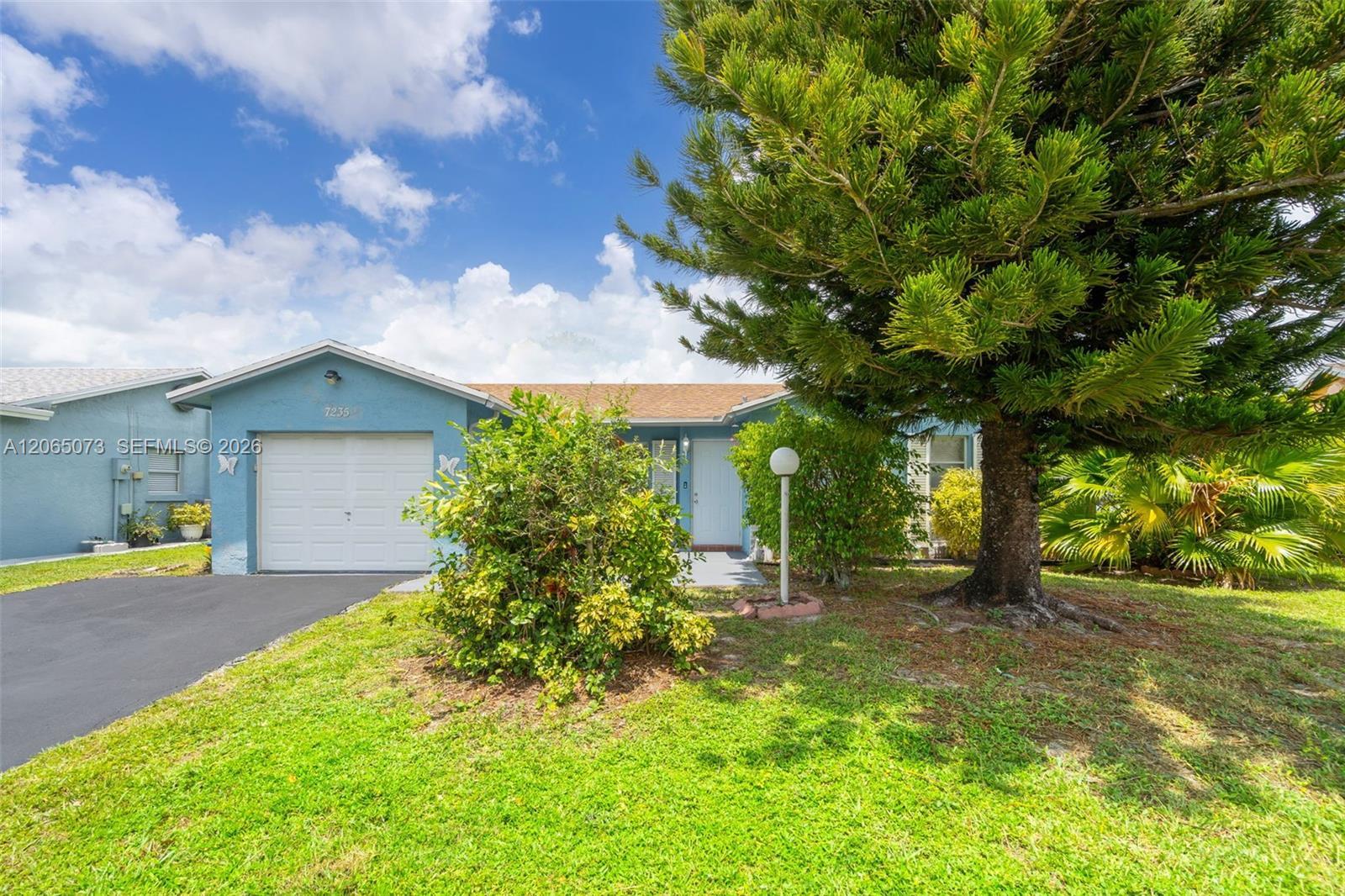 7235 Pine Bluff Dr, Lake Worth FL 33467