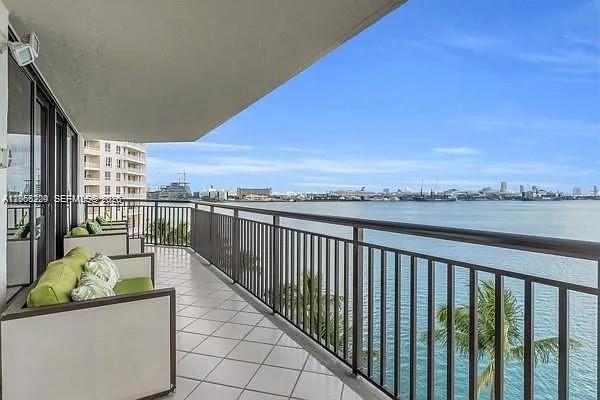 540 Brickell Key Dr # 832, Miami FL 33131