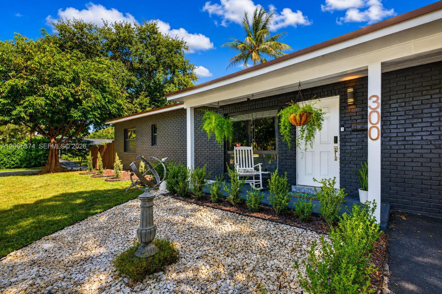 300 NW 28th St, Wilton Manors FL 33311