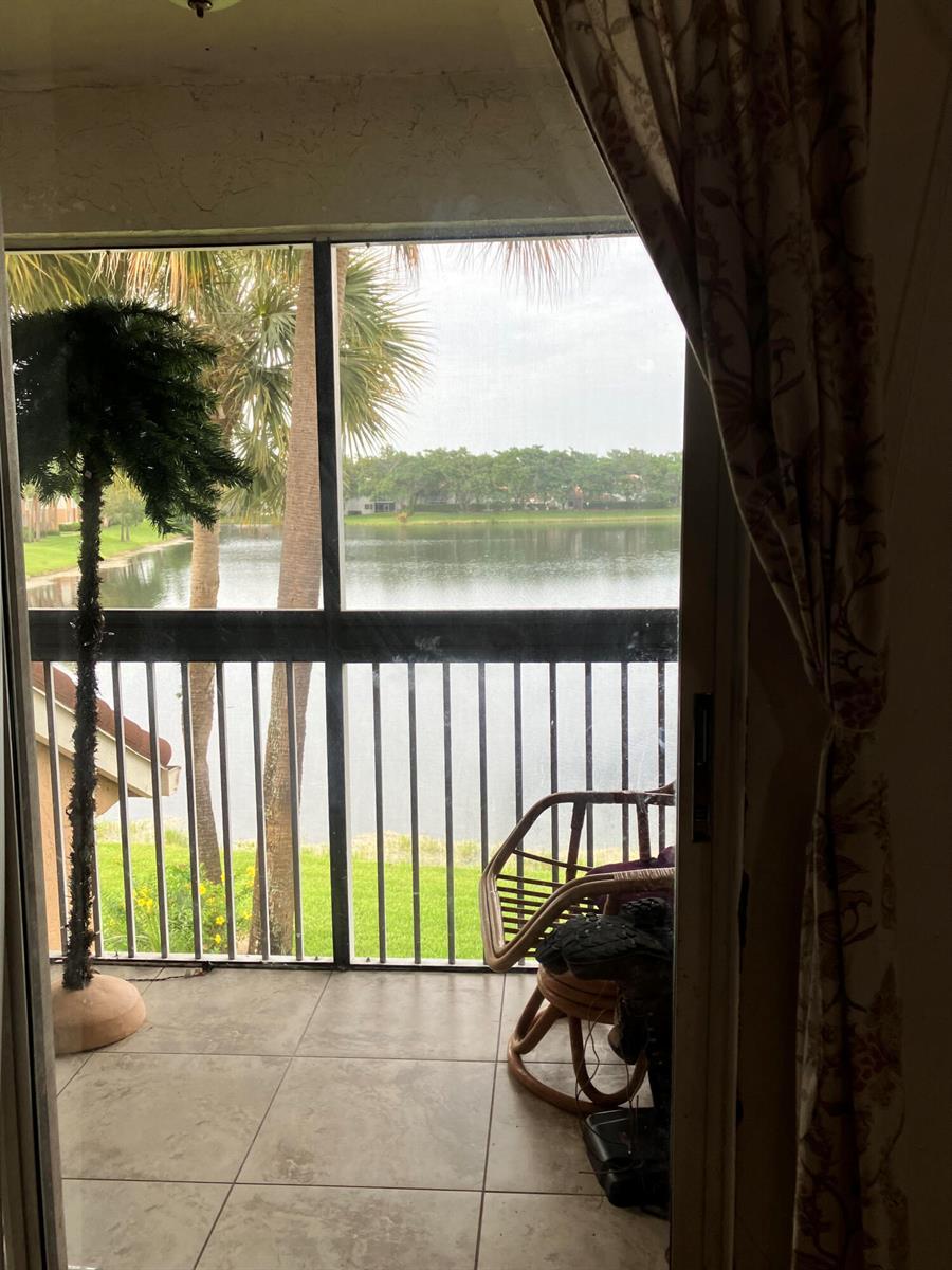 712 NW 92nd Avenue, Plantation FL 33324