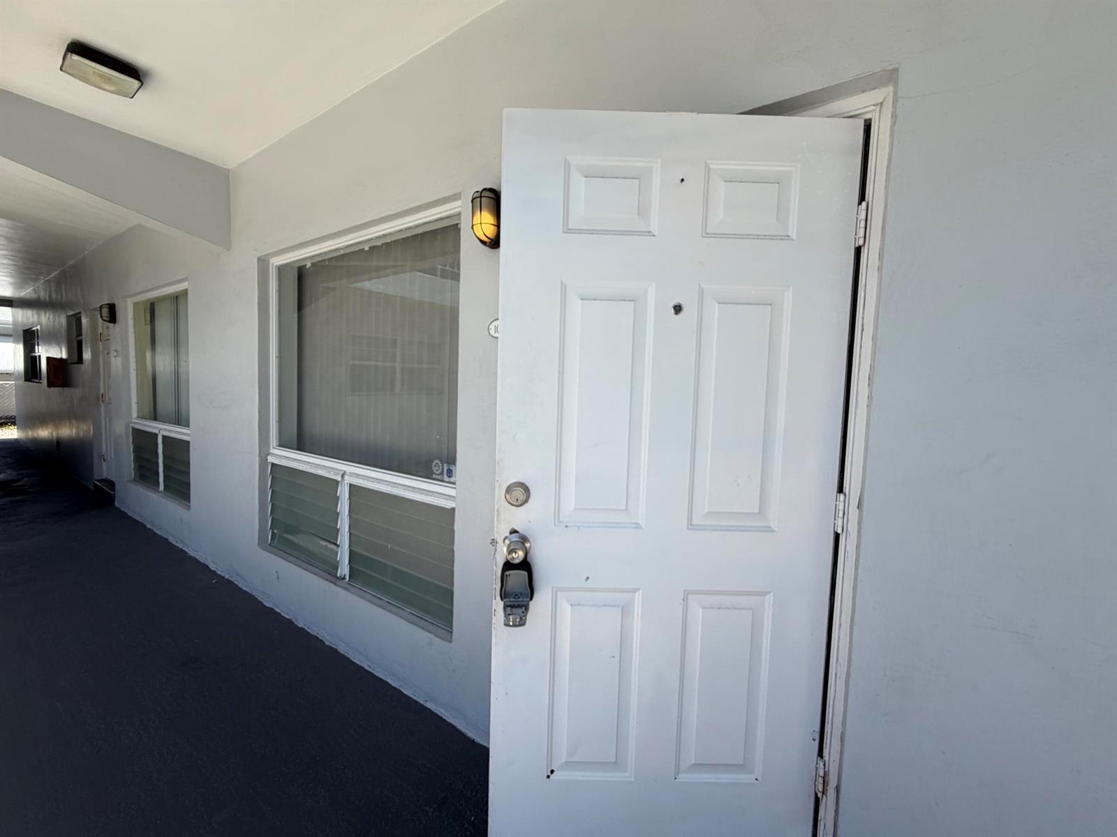 915 NE 8th Street # 104, Hallandale Beach FL 33009