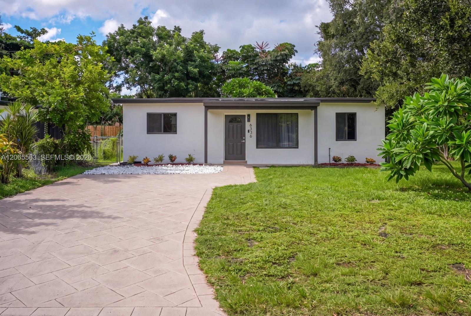 6336 Garfield St, Hollywood FL 33024