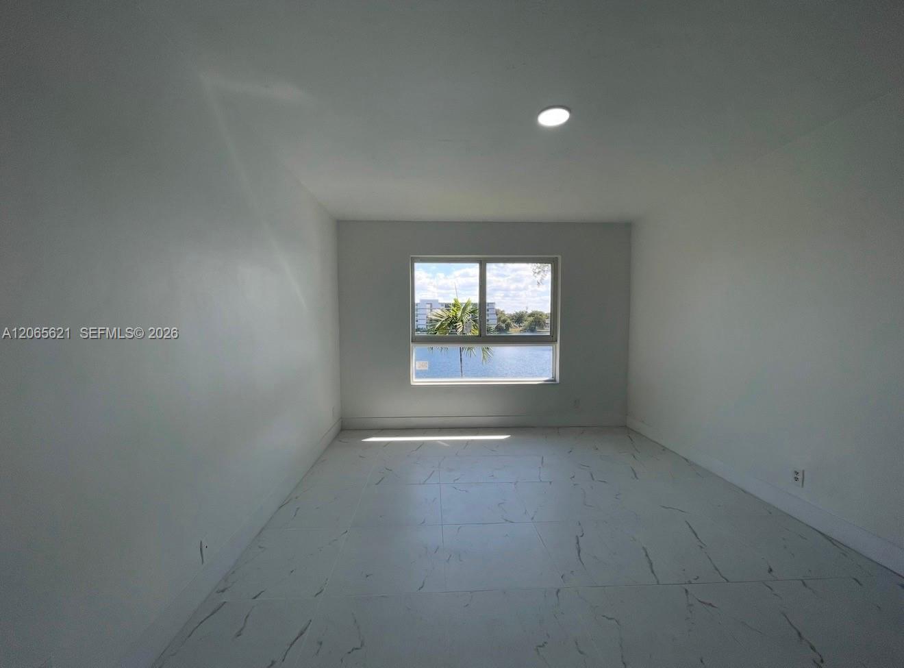 19255 NE 2nd Ave # 2224, Miami FL 33179