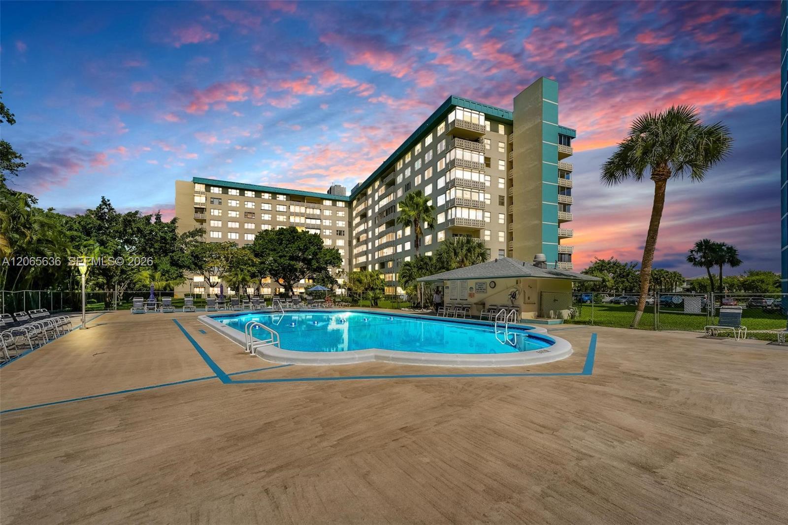 4330 Hillcrest Dr # 405, Hollywood FL 33021