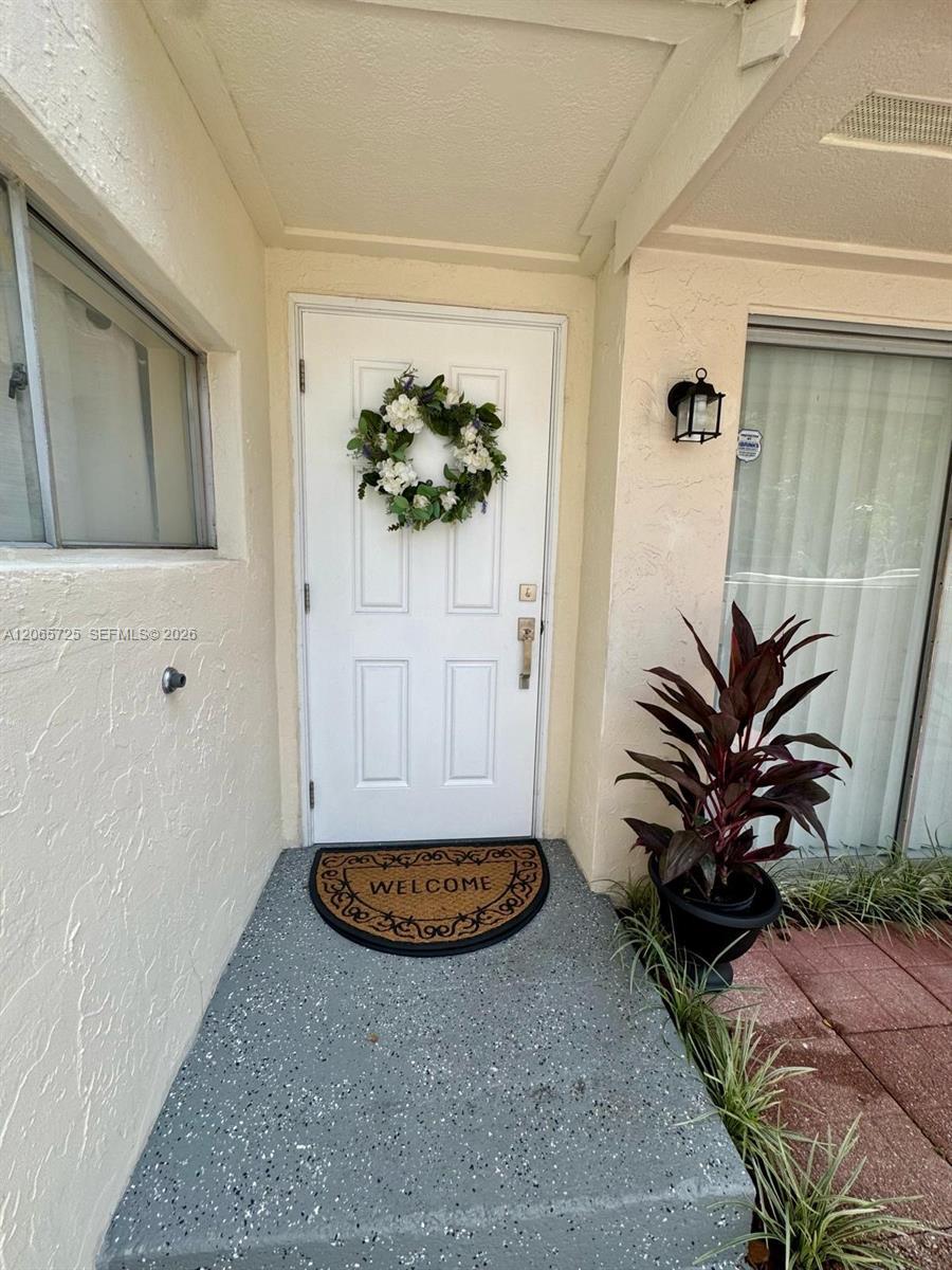 832 NW 81st Way # 9, Plantation FL 33324