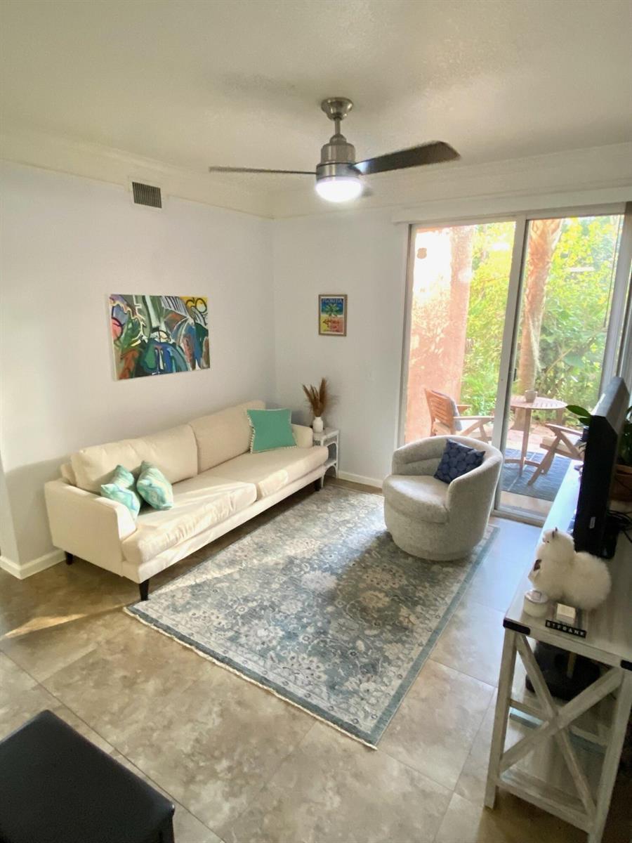 1108 Myrtlewood Circle E, Palm Beach Gardens FL 33418