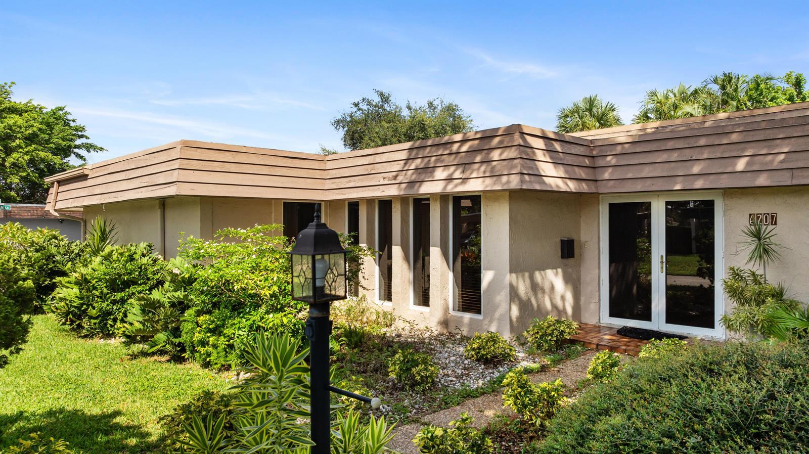 6207 JACARANDA Circle, Tamarac FL 33319
