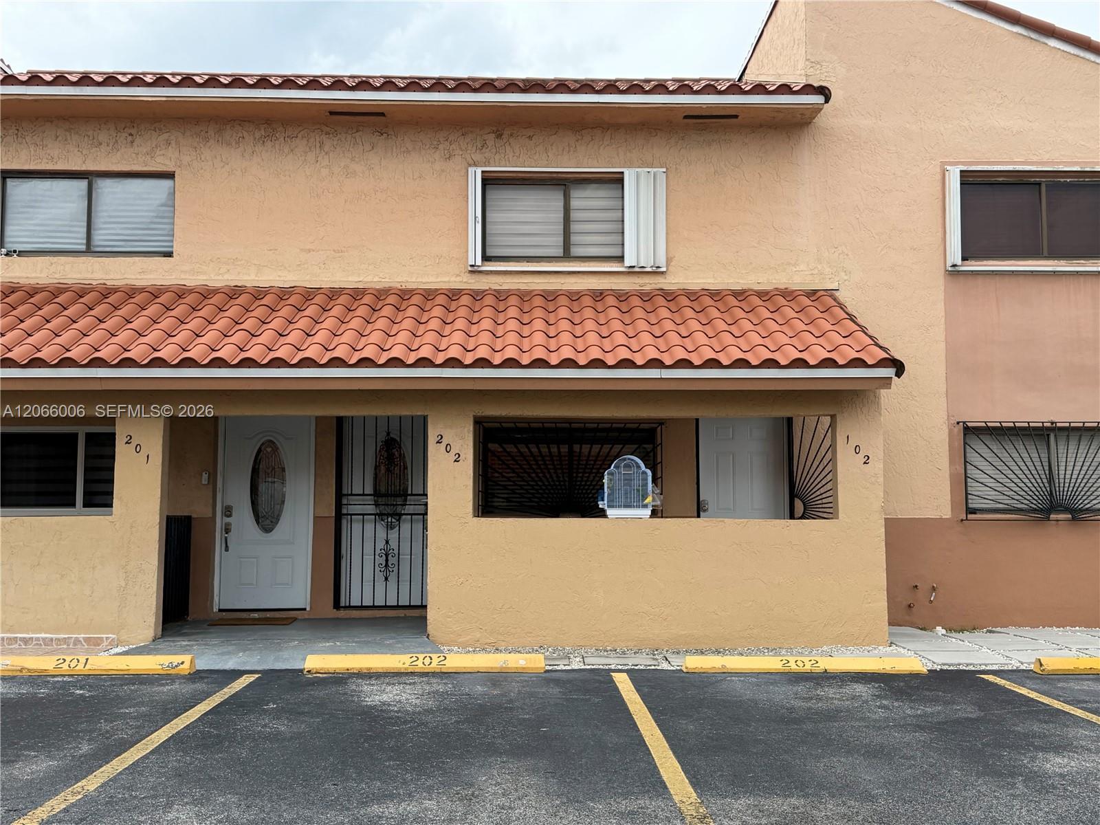 7792 W 29th Way # 202, Hialeah FL 33018