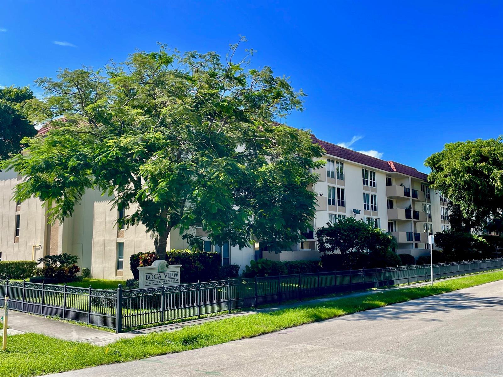 1000 Spanish River Road # 1B, Boca Raton FL 33432