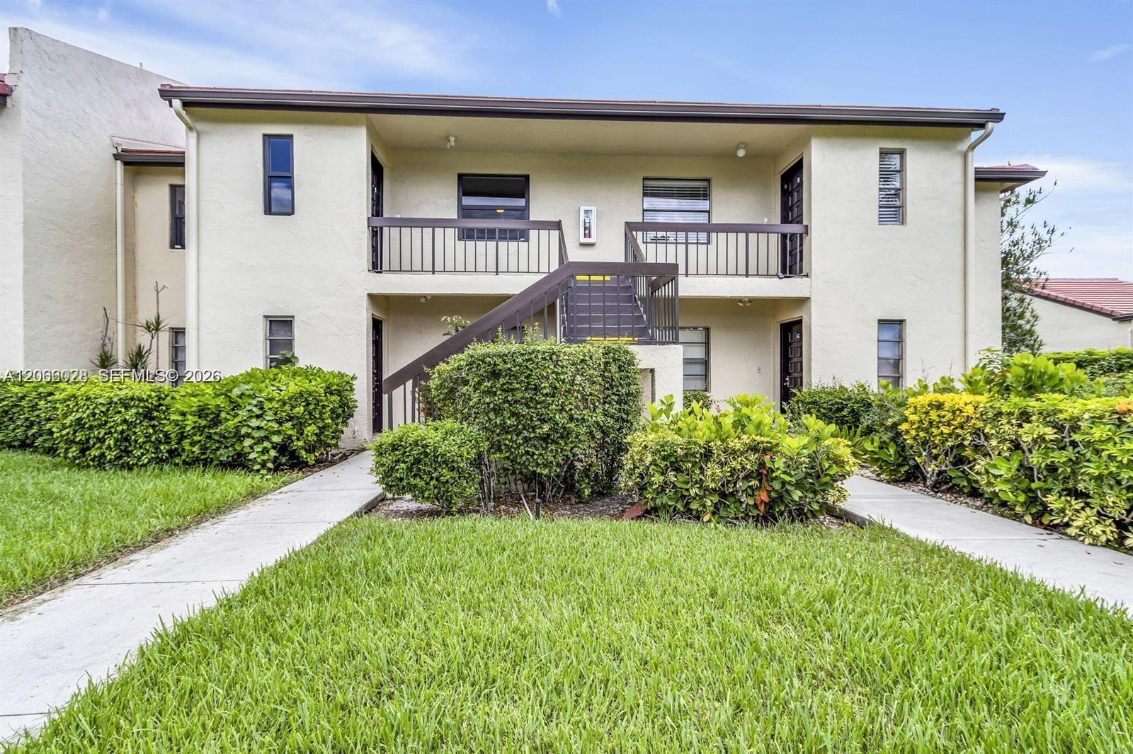 8535 Casa Del Lago # F, Boca Raton FL 33433