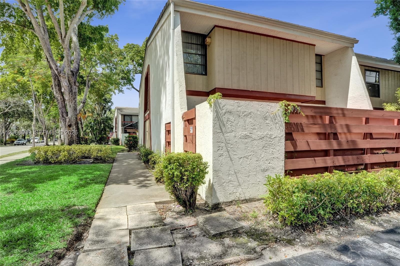 2999 Lakewood Ln, Hollywood FL 33021