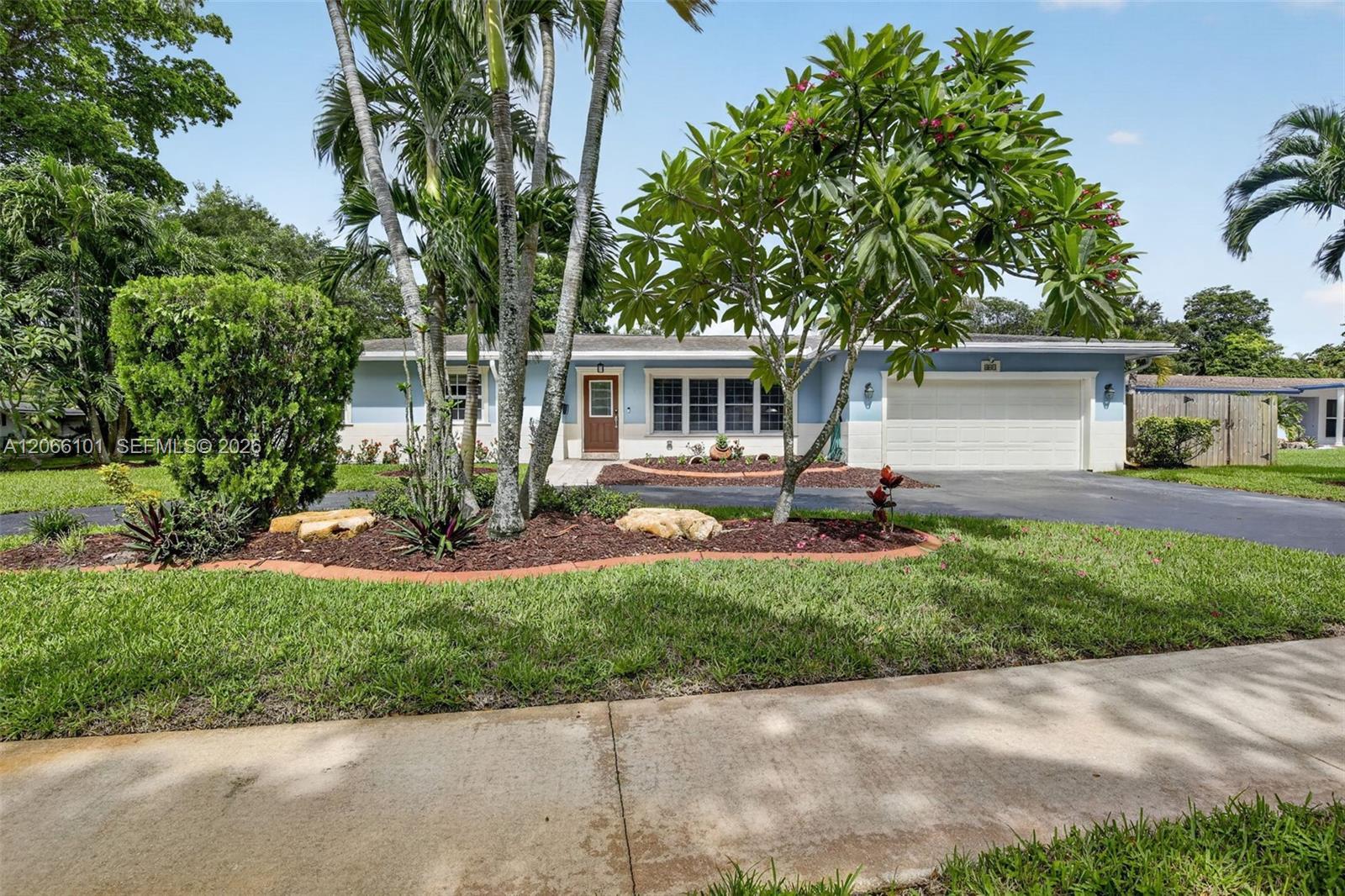 801 Ixora Ln, Plantation FL 33317