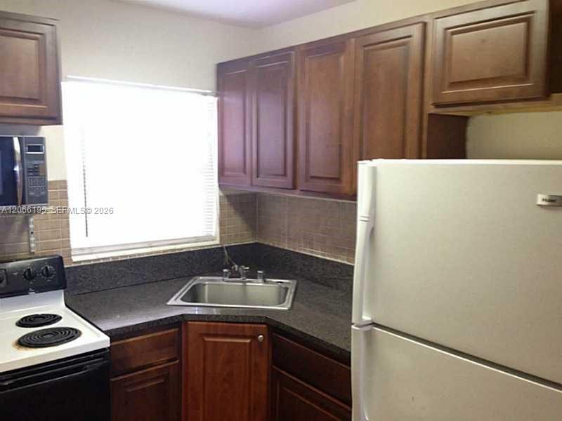 2008 Jackson St # E2, Hollywood FL 33020