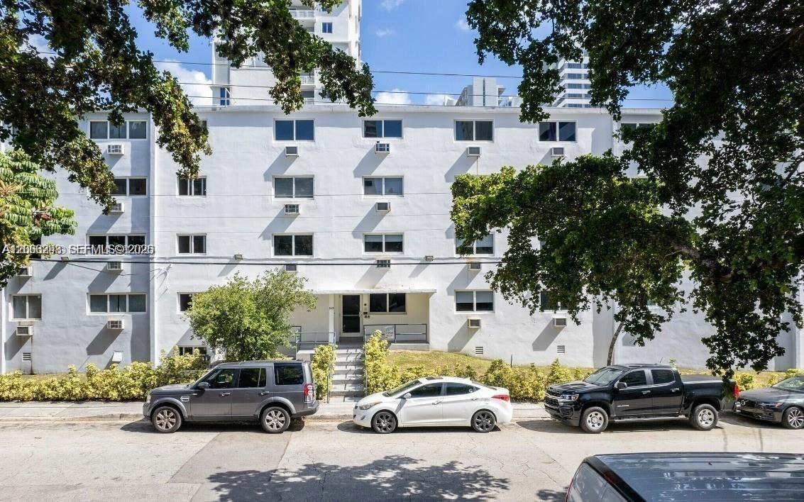 143 SW 9th St # 310, Miami FL 33130