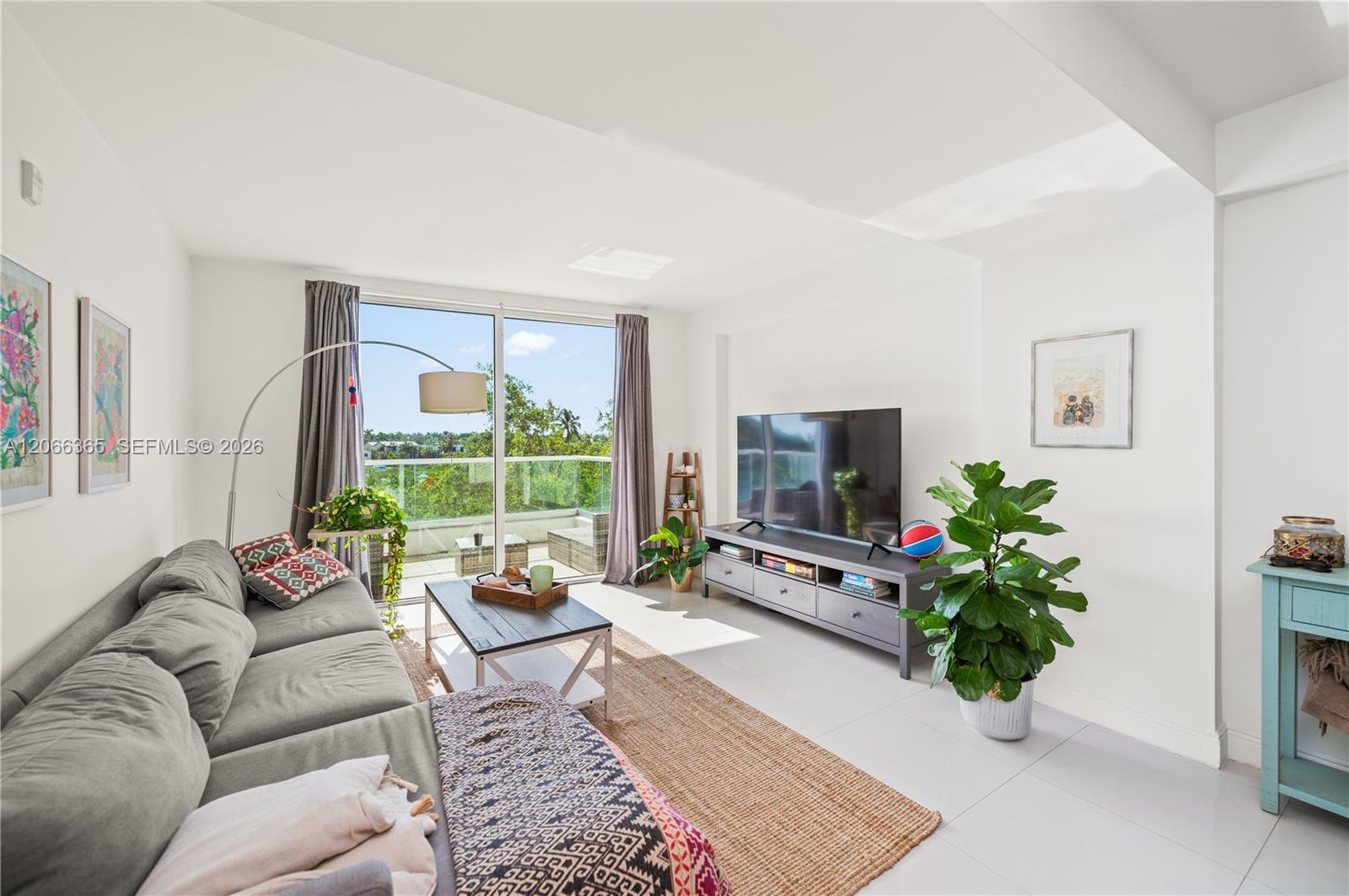 6362 Collins Ave # 411, Miami Beach FL 33141