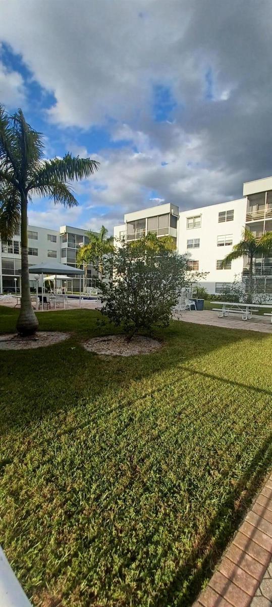 2998 E SUNRISE LAKES Drive E # 121, Sunrise FL 33322