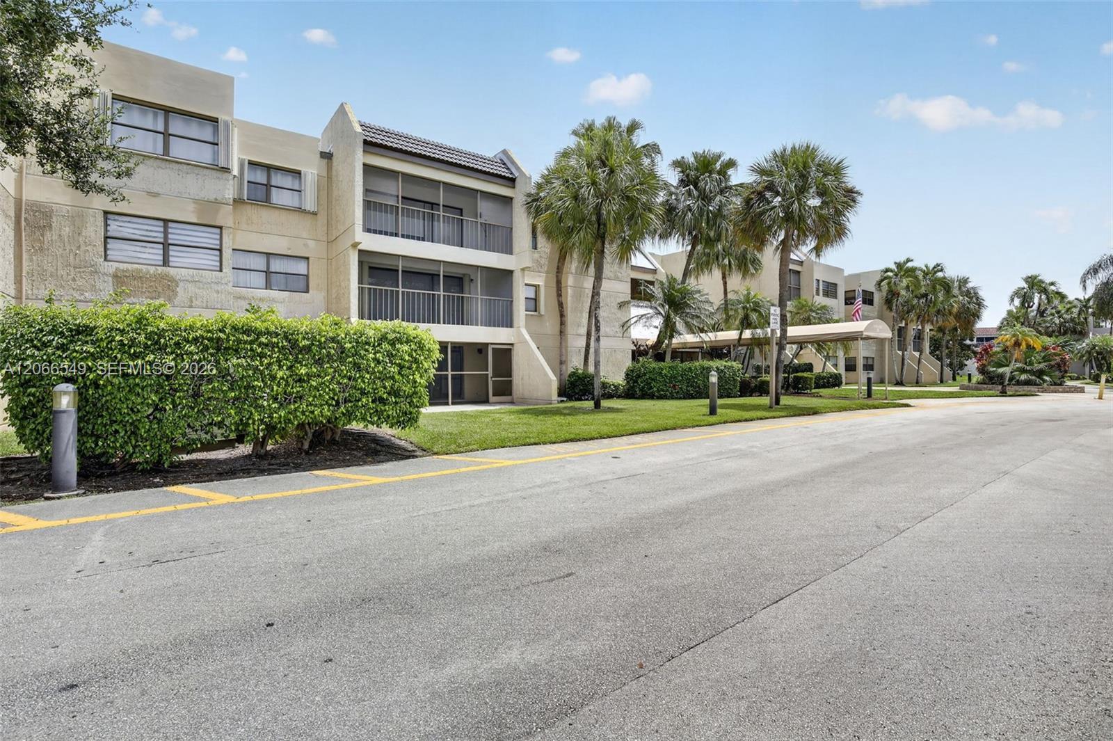 220 Lakeview Dr # 210, Weston FL 33326