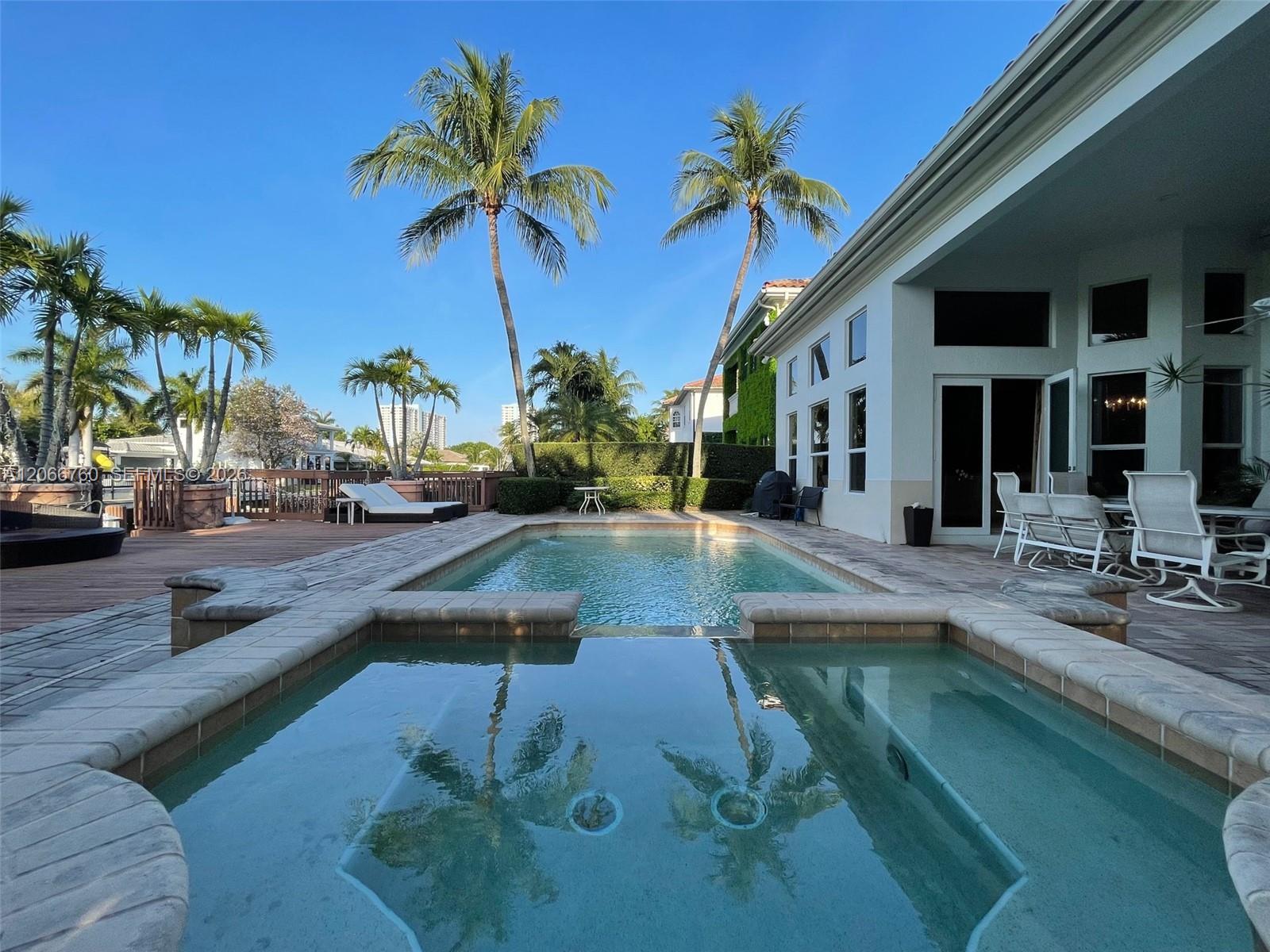 891 Captiva Dr, Hollywood FL 33019