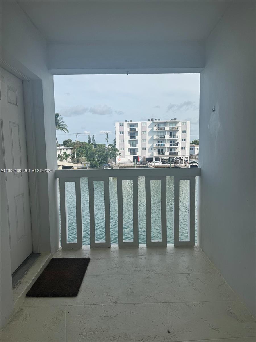8080 Tatum Waterway Dr # 17, Miami Beach FL 33141