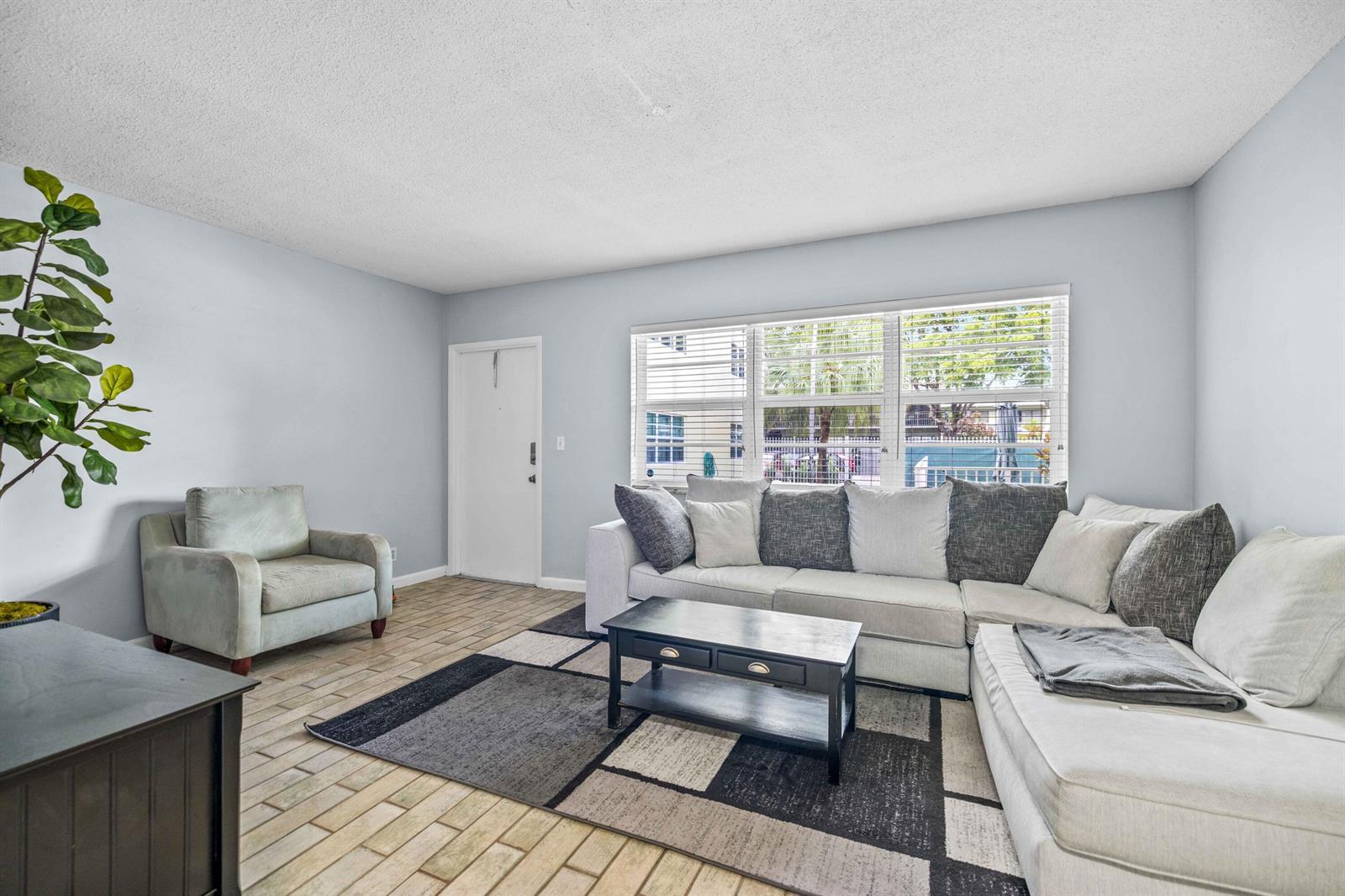 1900 NE 8TH Court # 104, Fort Lauderdale FL 33304