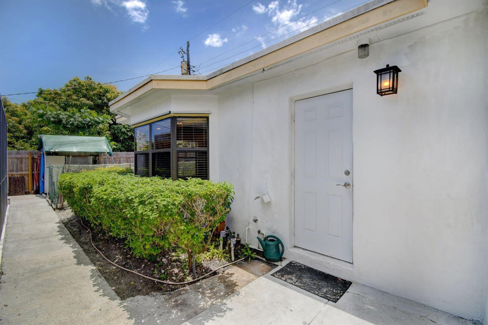 1316 DATE PALM Drive Rear, Lantana FL 33462