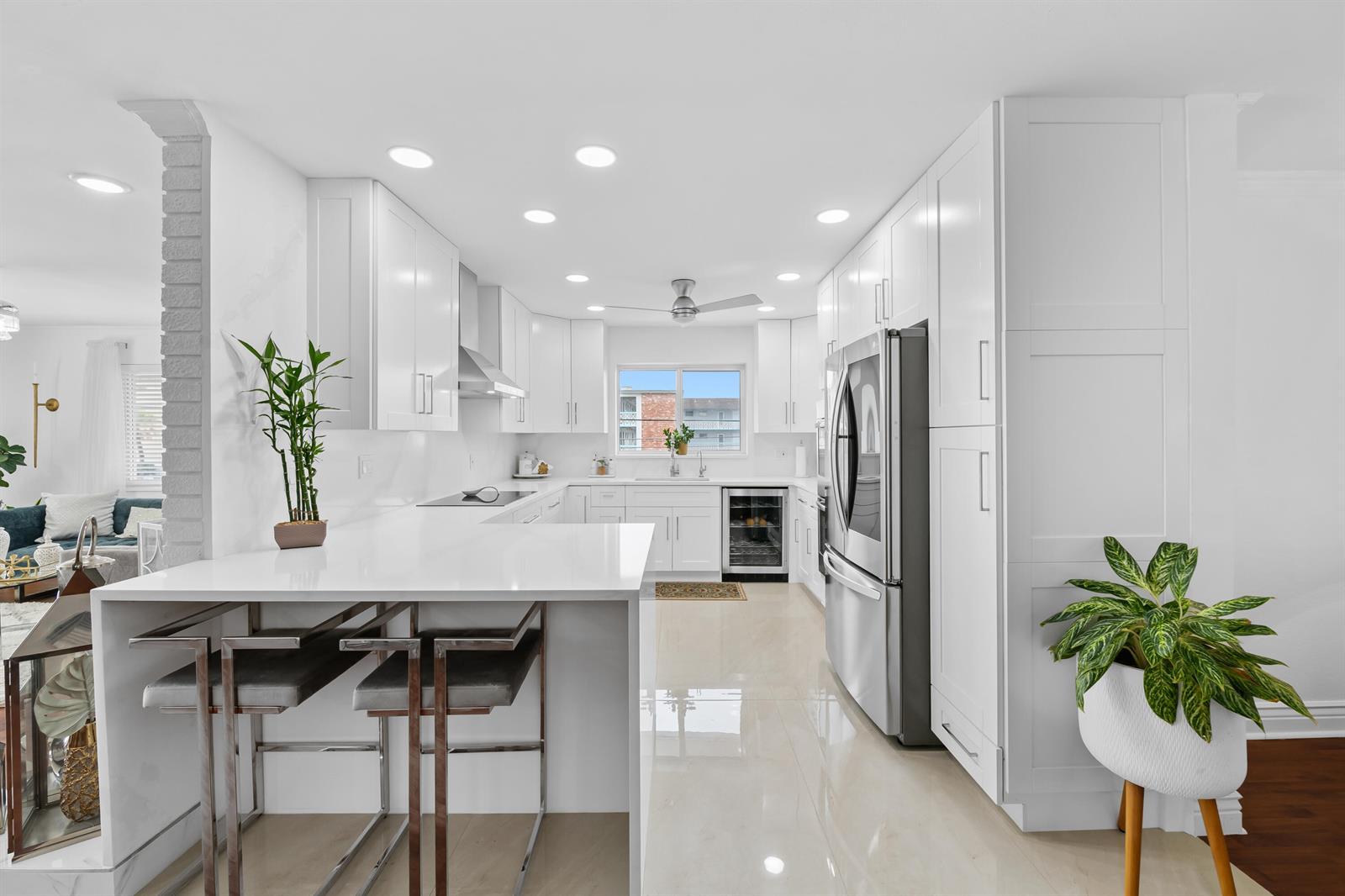 1040 CRYSTAL LAKE Drive # 4, Deerfield Beach FL 33064