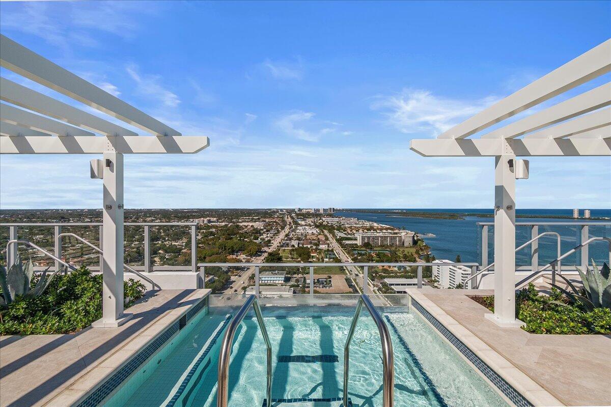 220 Lake Shore Drive # 813, Lake Park FL 33403