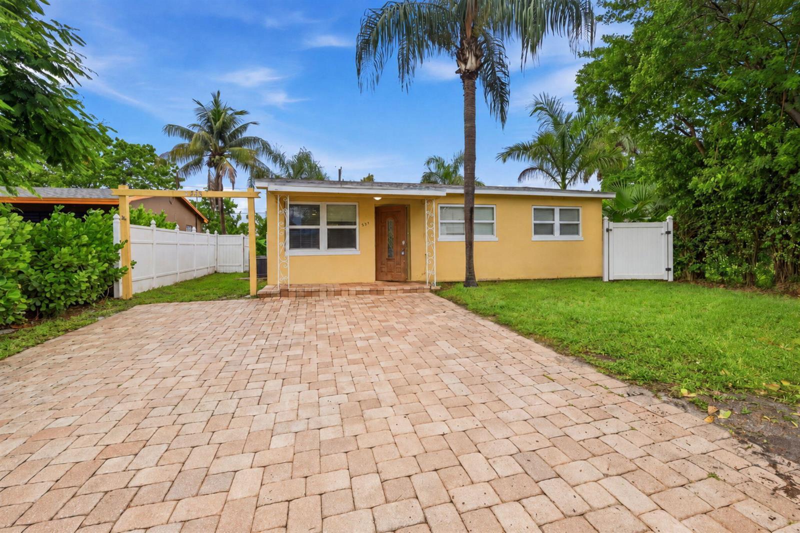 939 CHARLES Street, West Palm Beach FL 33401