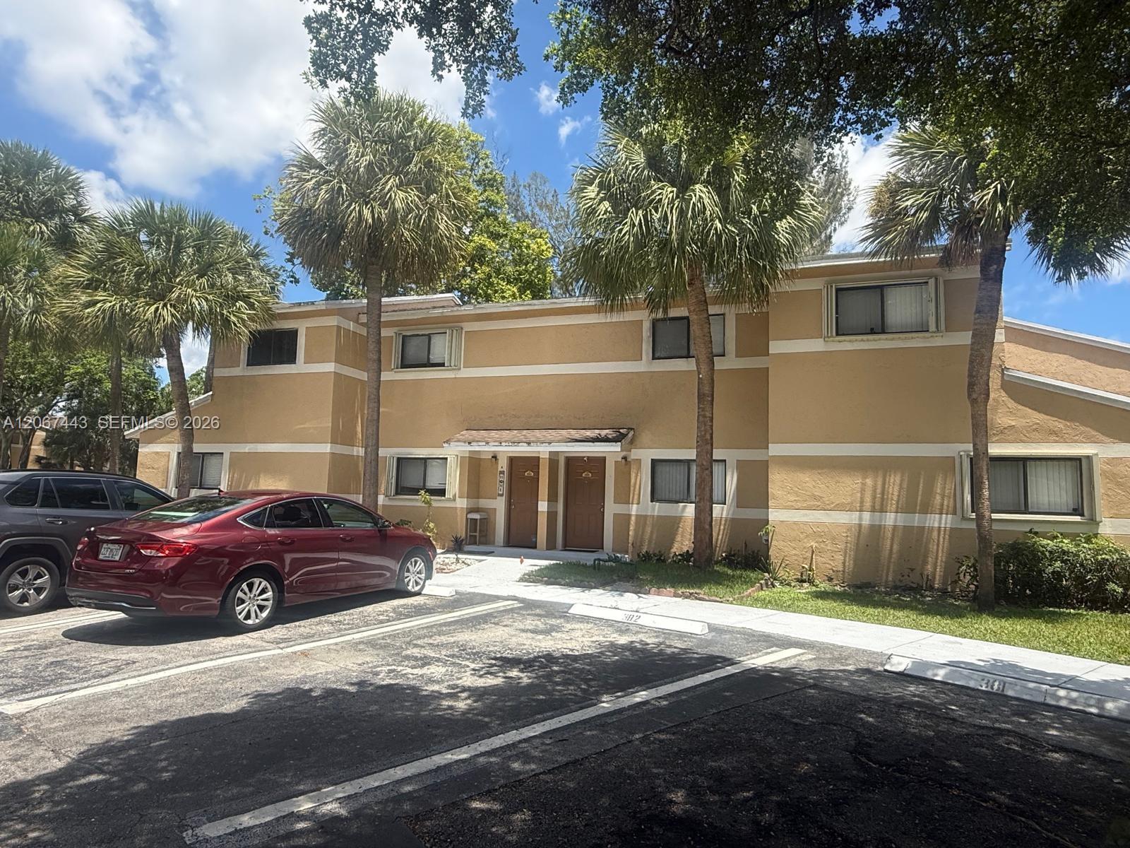 203 E Palm Cir E, Pembroke Pines FL 33025